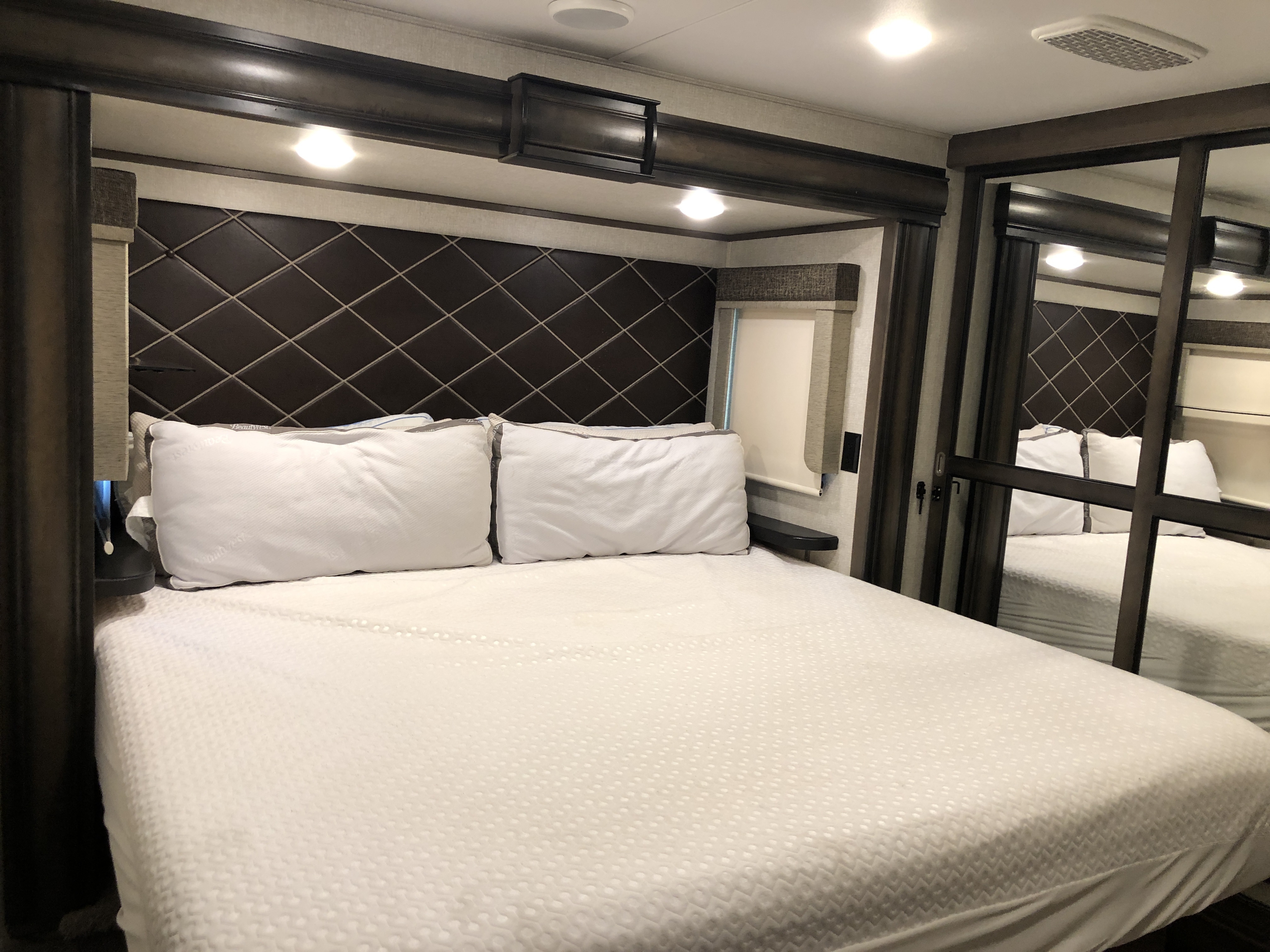 2019 Keystone Montana 3121RL - Image 22