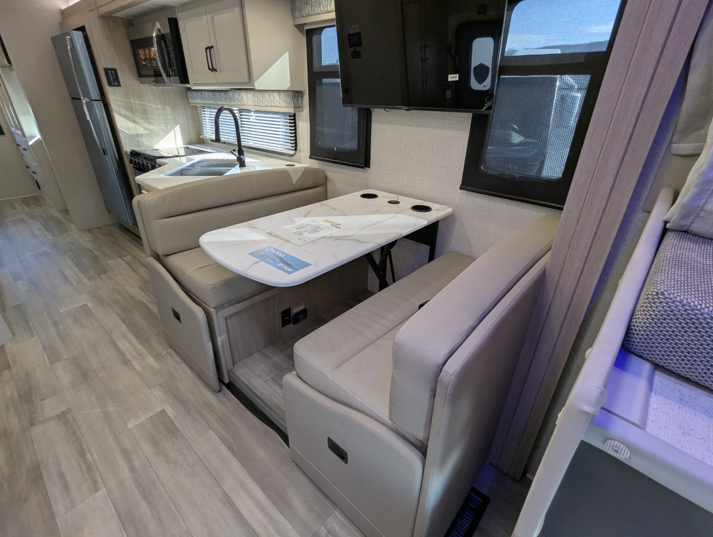 2027 Thor Motor Coach Omni Explorer X32 - Image 18