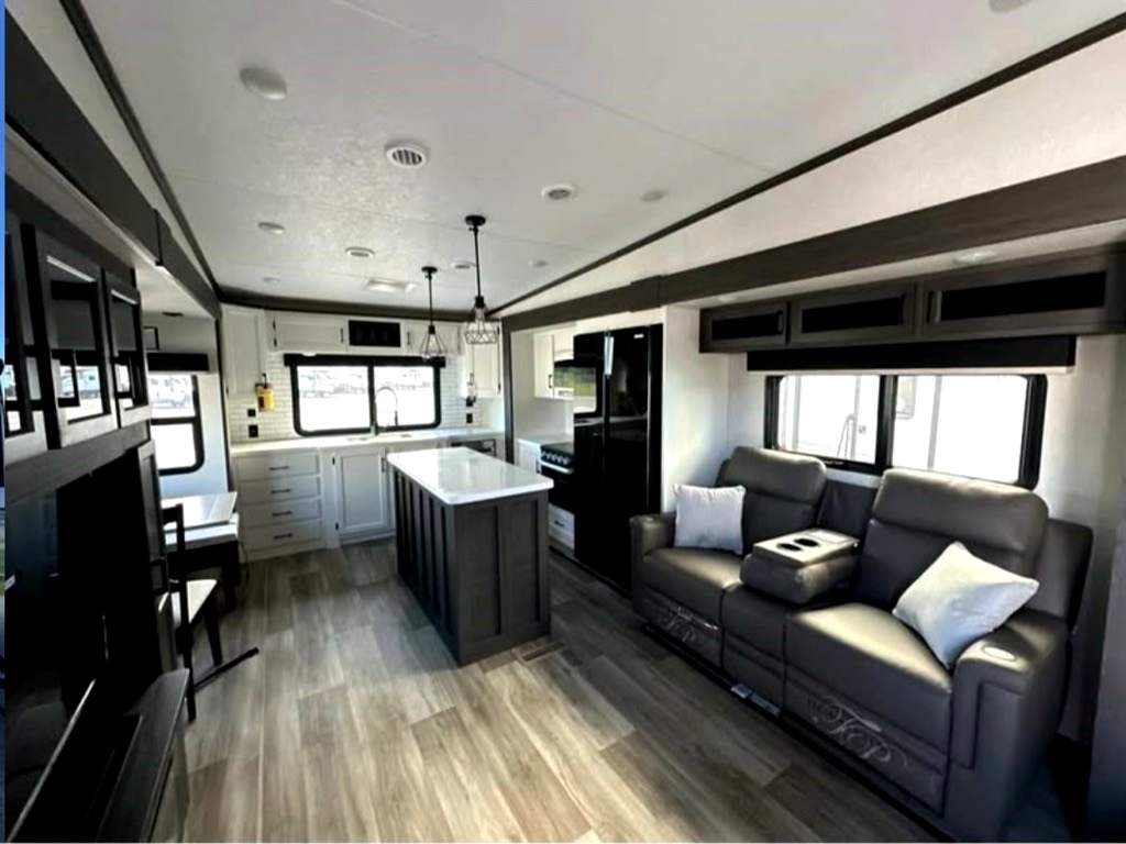2026 VENTURE RV SPORTTREK 353VRK - Image 6