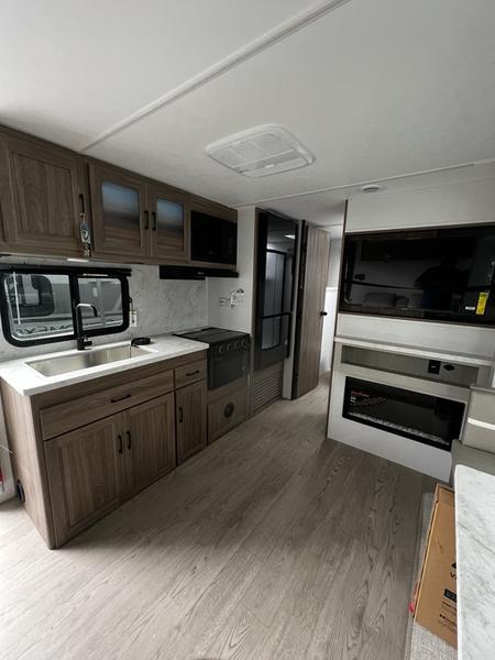 2026 Coachmen FREEDOM EXPRESS FET252RBS - Image 6
