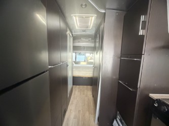 2012 AIRSTREAM INTERNATIONAL 27FBQ - Image 9