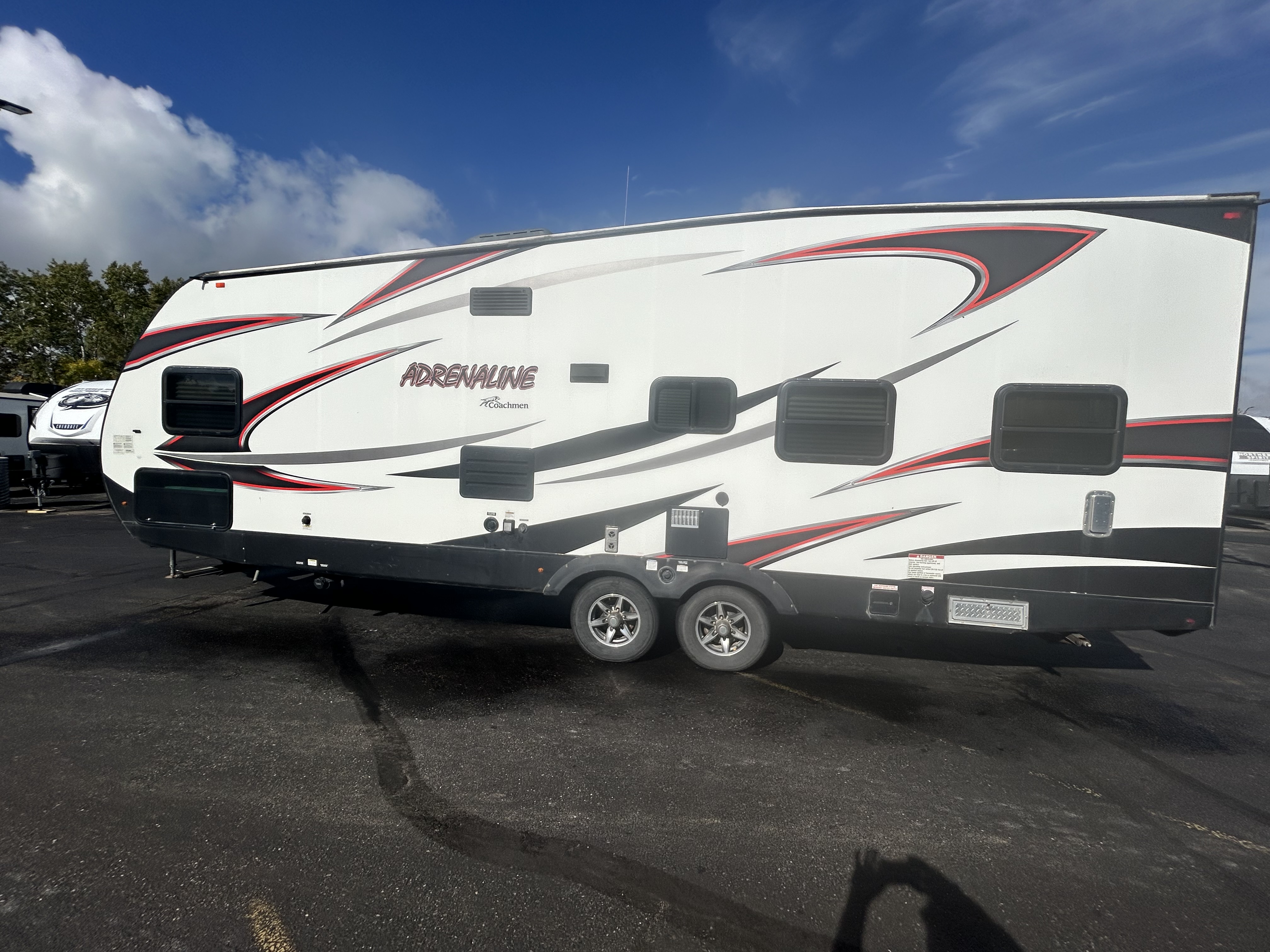 2016 Coachmen Adrenaline 26CB - Image 3