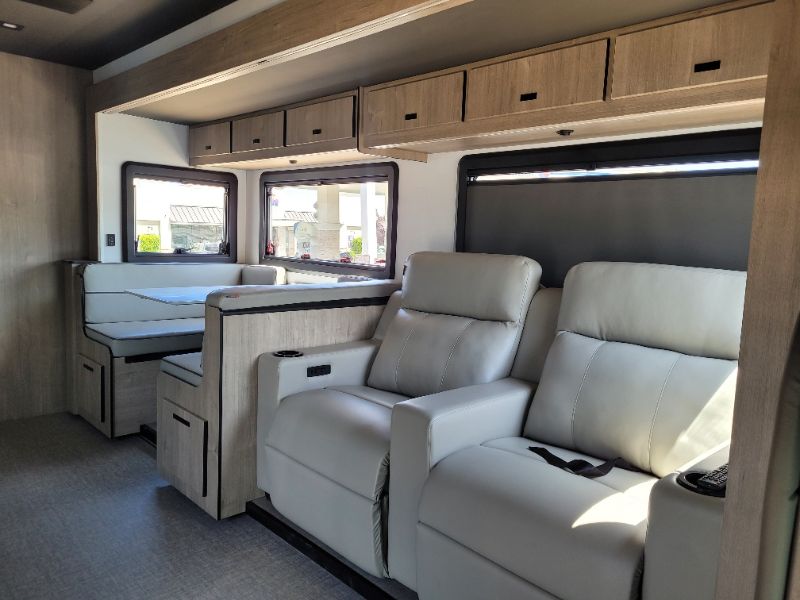 2026 Grand Design Lineage Series F 31ZW5 - Image 7