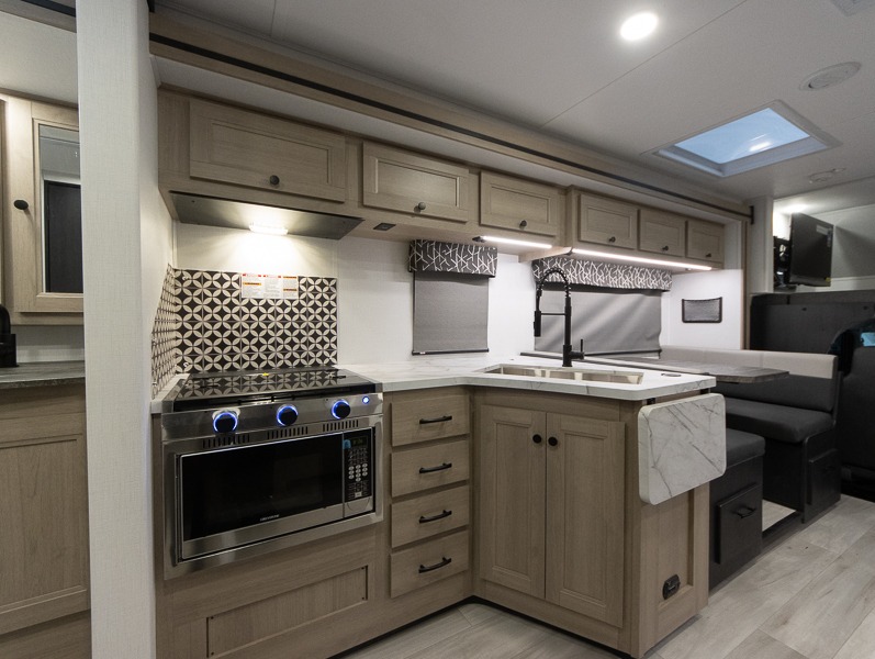 2025 Forest River Sunseeker 3050S - Image 16