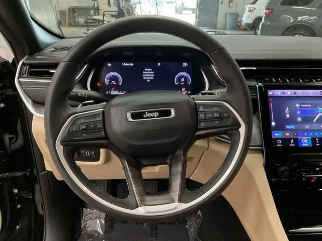 2023 Jeep Grand-Cherokee-L Laredo Altitude 4x4 - Image 14