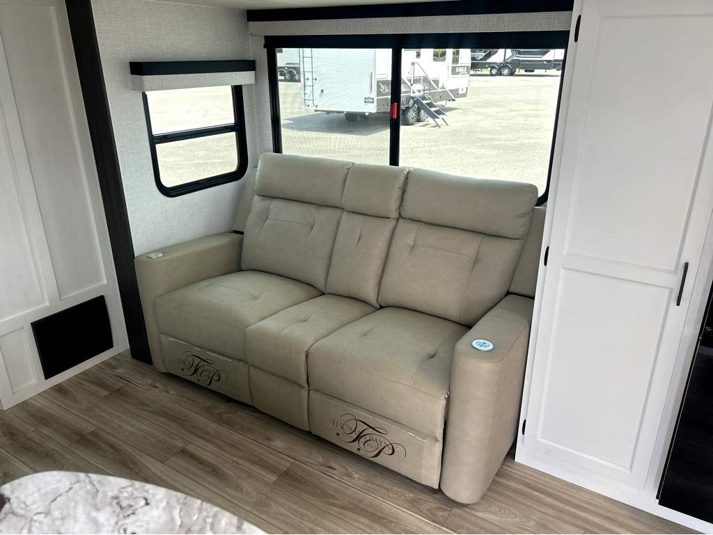 2026 VENTURE RV STRATUS 302VBH - Image 8