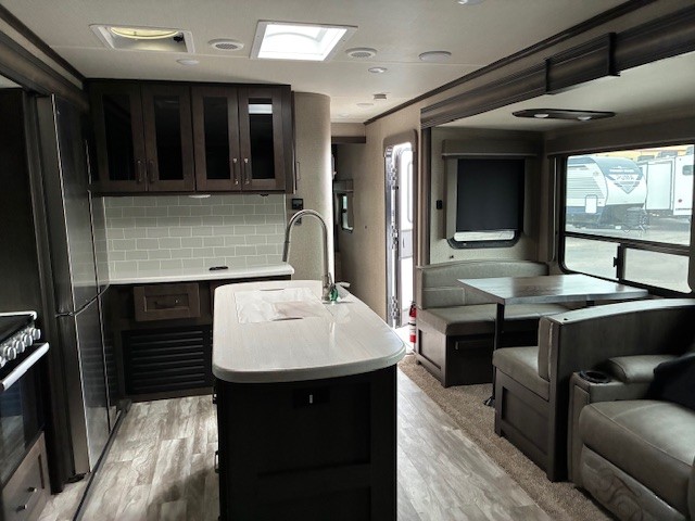 2022 GRAND DESIGN 312BHTS - Image 5