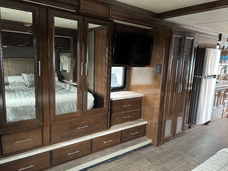 2020 Thor Motor Coach Miramar 32.2 - Image 13