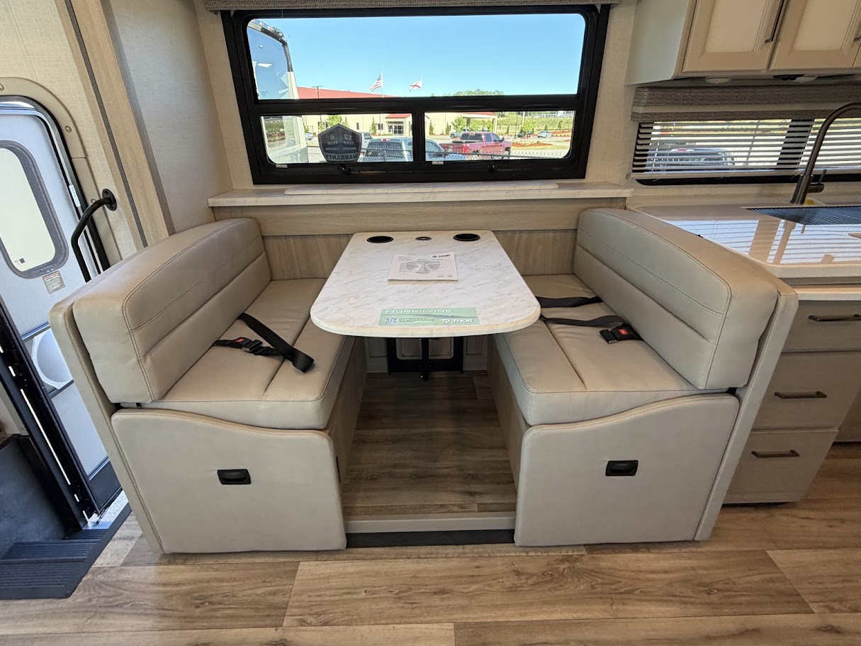 2027 THOR MOTOR COACH HURRICANE 36H - Image 17