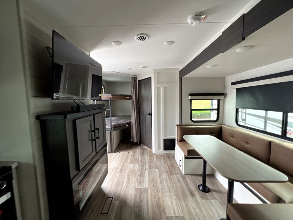 2026 VENTURE RV SPORTTREK 261VBH - Image 6