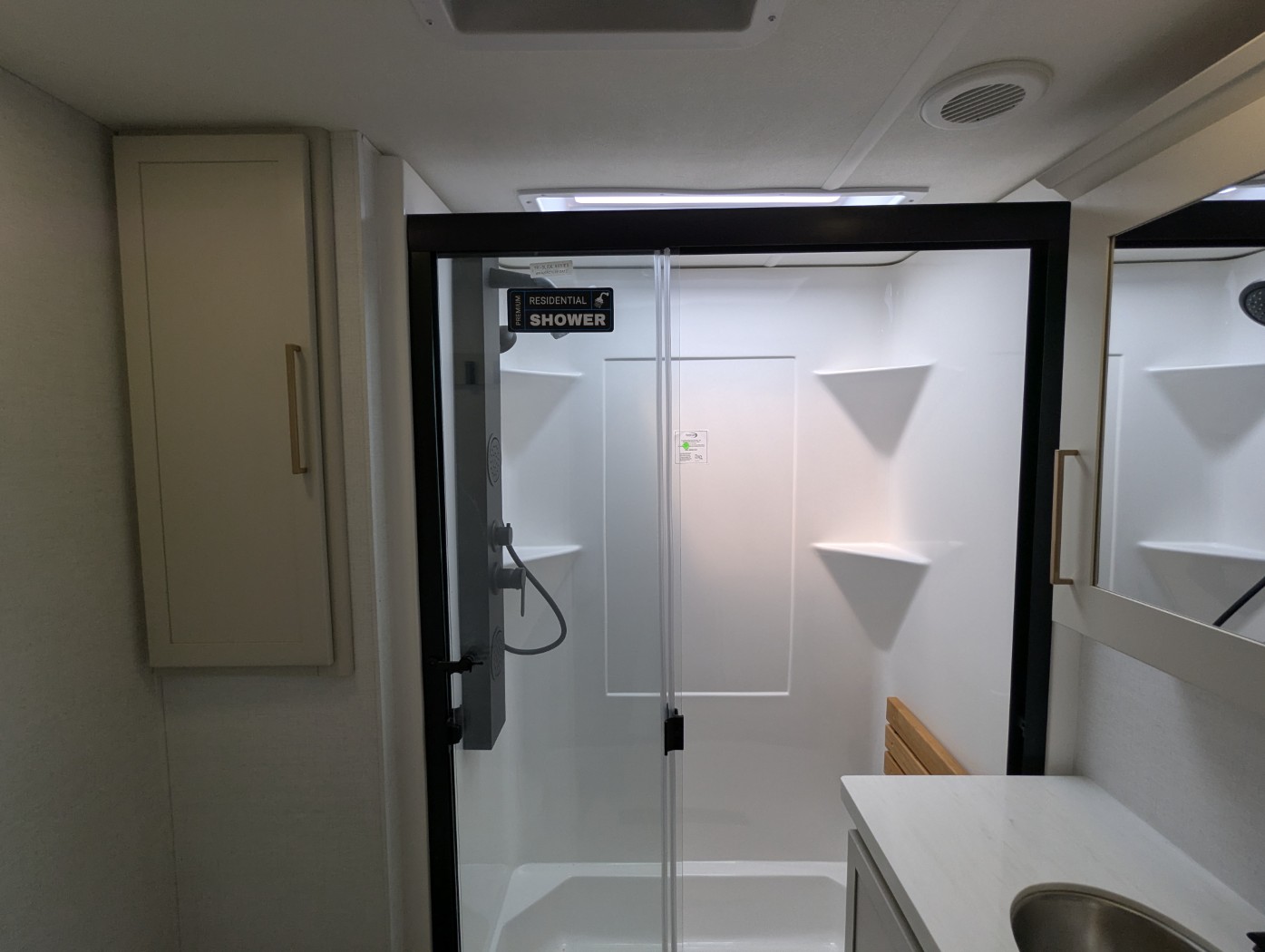 2027 Alliance RV Paradigm 310RL - Image 12