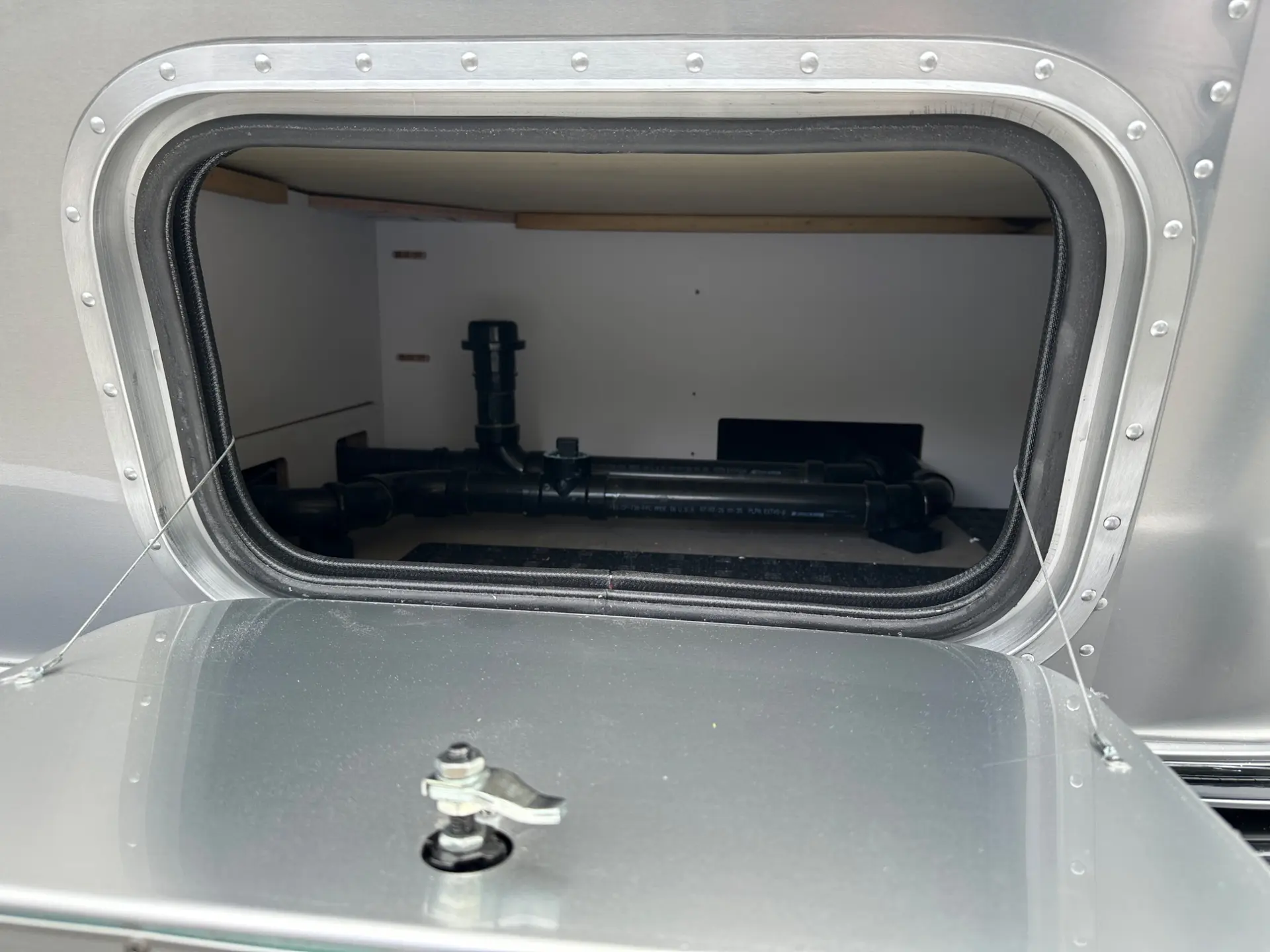 2027 Airstream Flying Cloud 30FB Bunk - Image 11