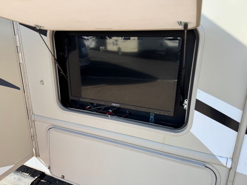 2019 Thor Motor Coach Compass 24SX - Image 3