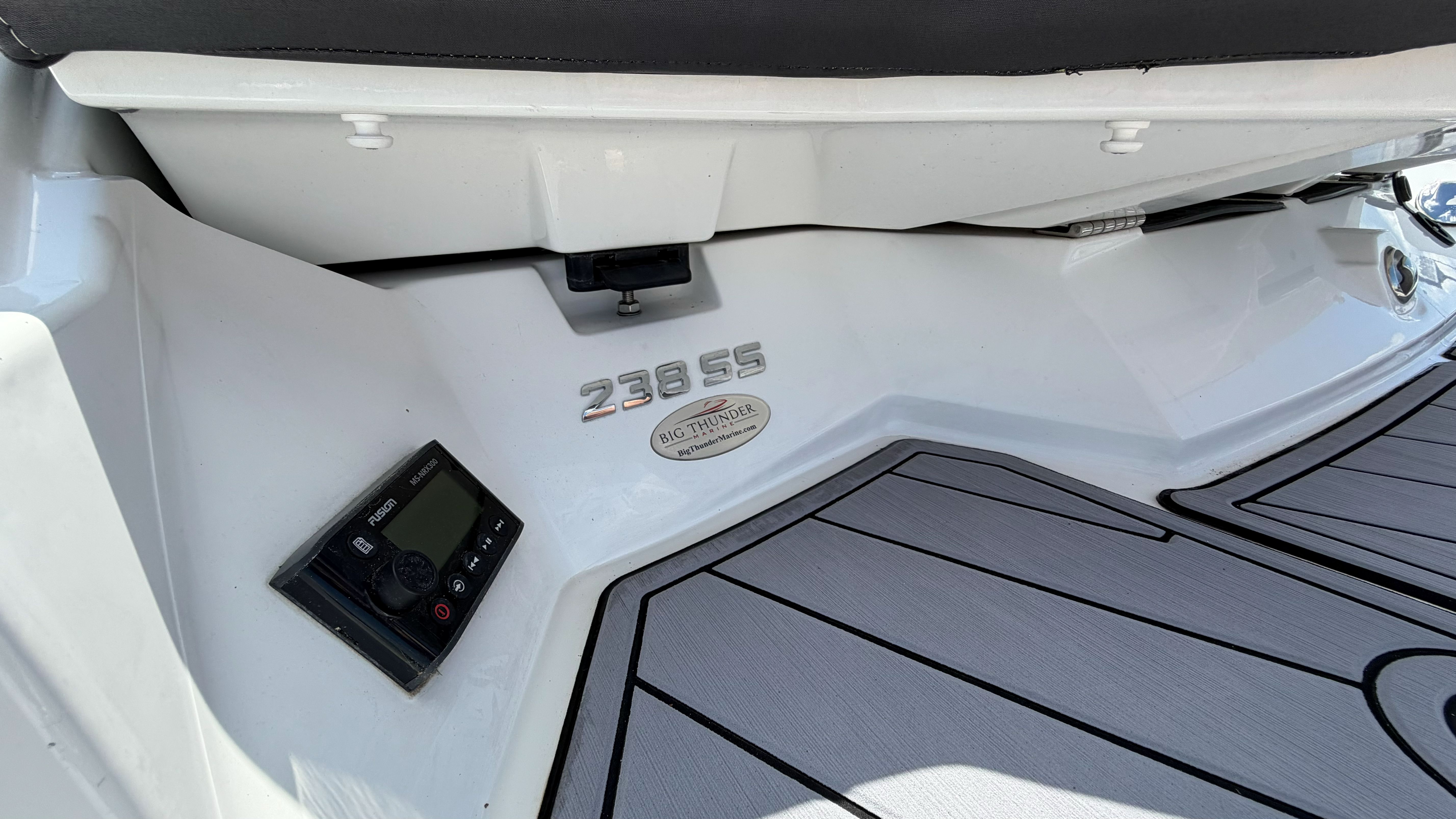 2023 Monterey 238 Super Sport - Image 15
