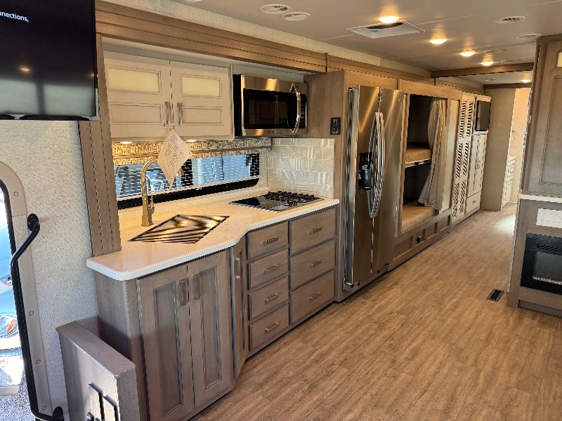 2026 Thor Motor Coach Inception 38XL - Image 6
