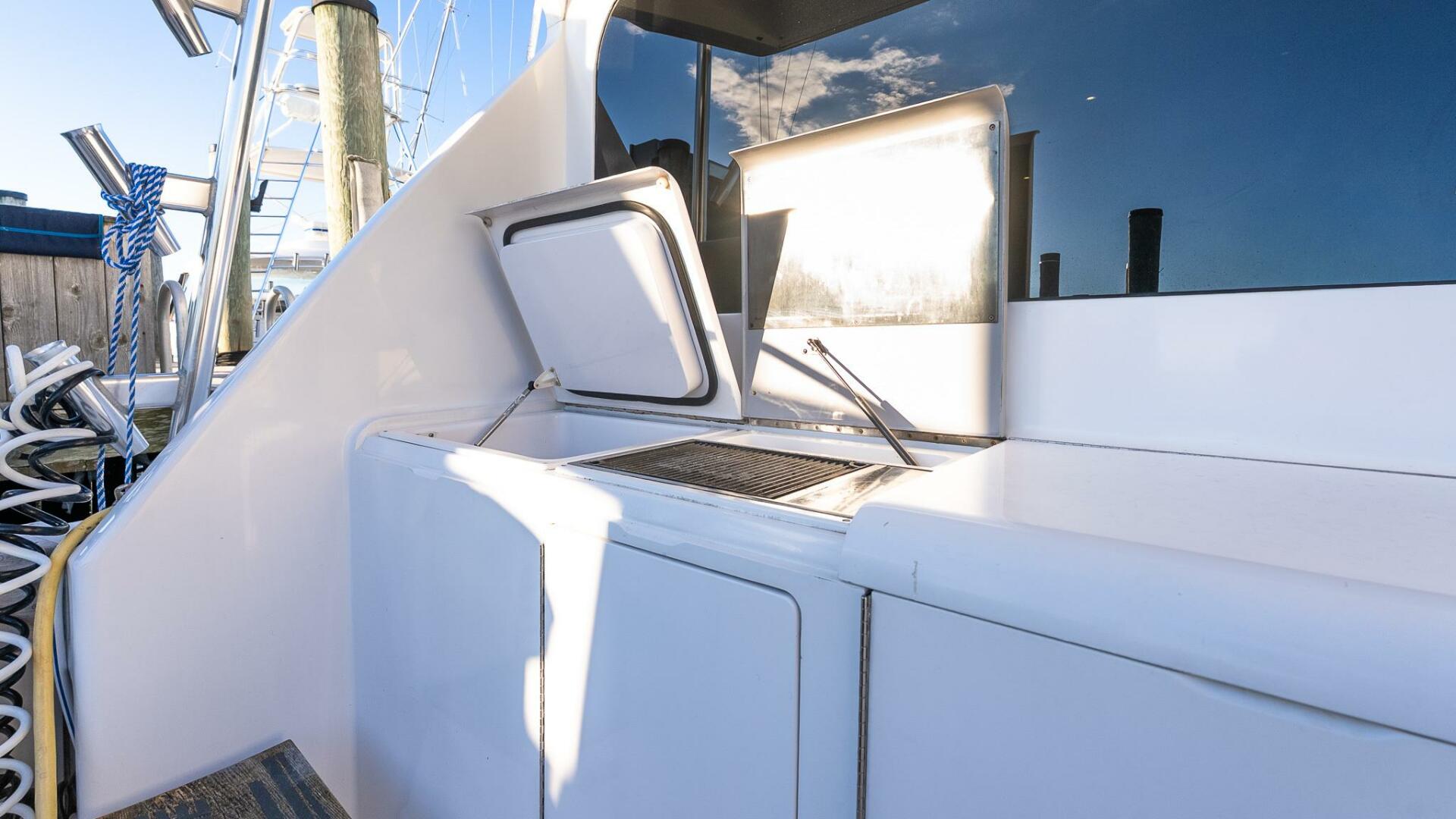 2002 VIKING 52 Convertible Base - Image 19