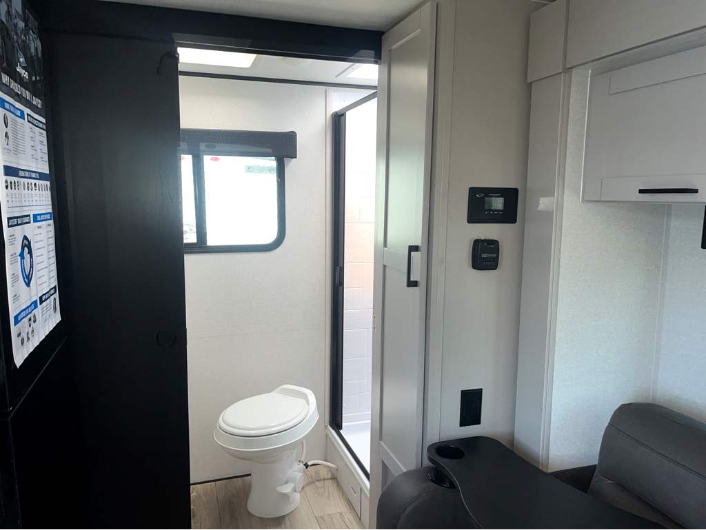 2026 JAYCO JAY FEATHER AIR 18FBS - Image 10