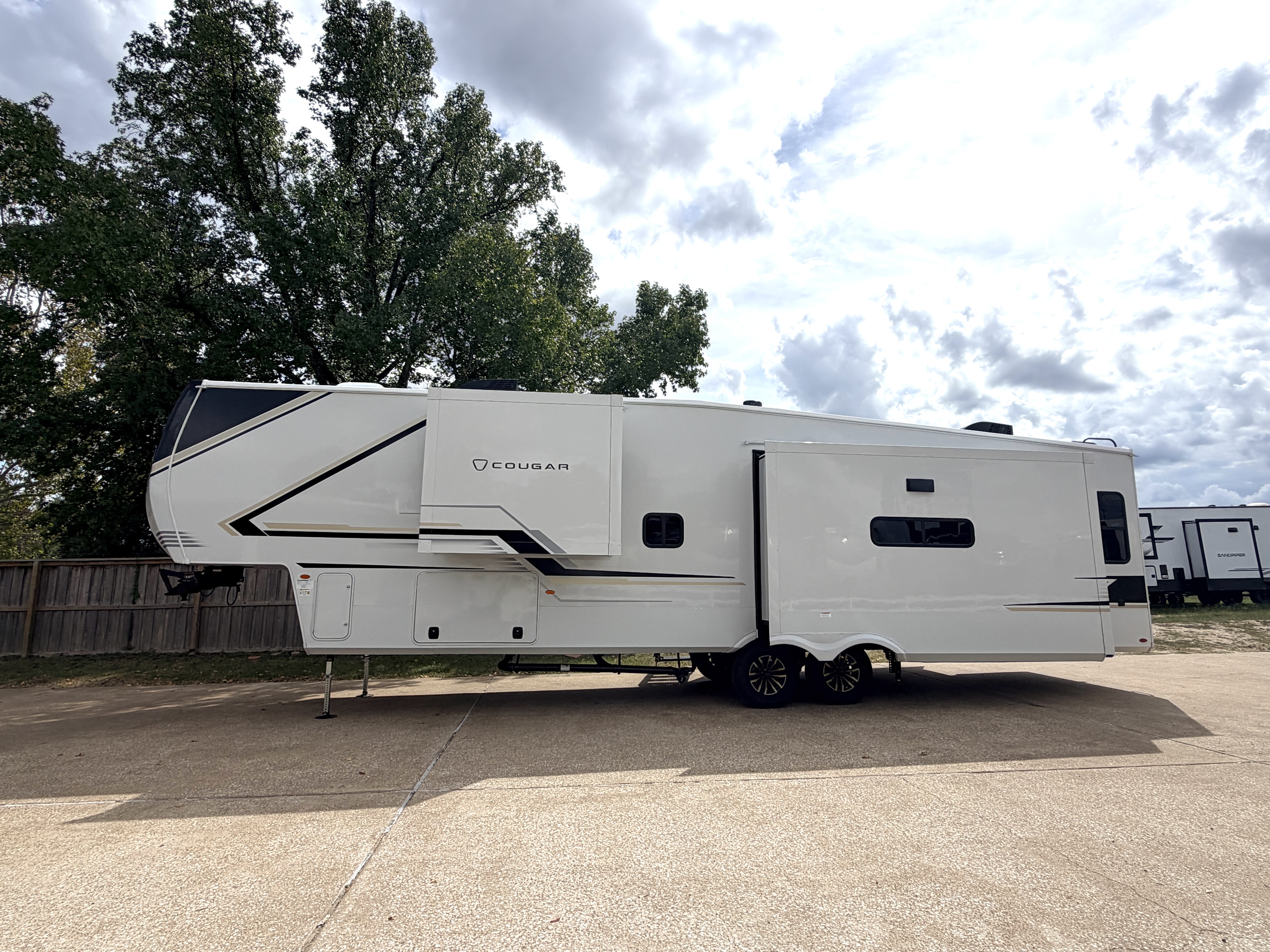 2027 Keystone Cougar 355FBS - Image 4