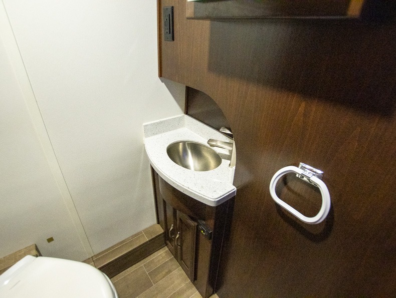 2020 Regency RV Ultra Brougham 25TB - Image 14