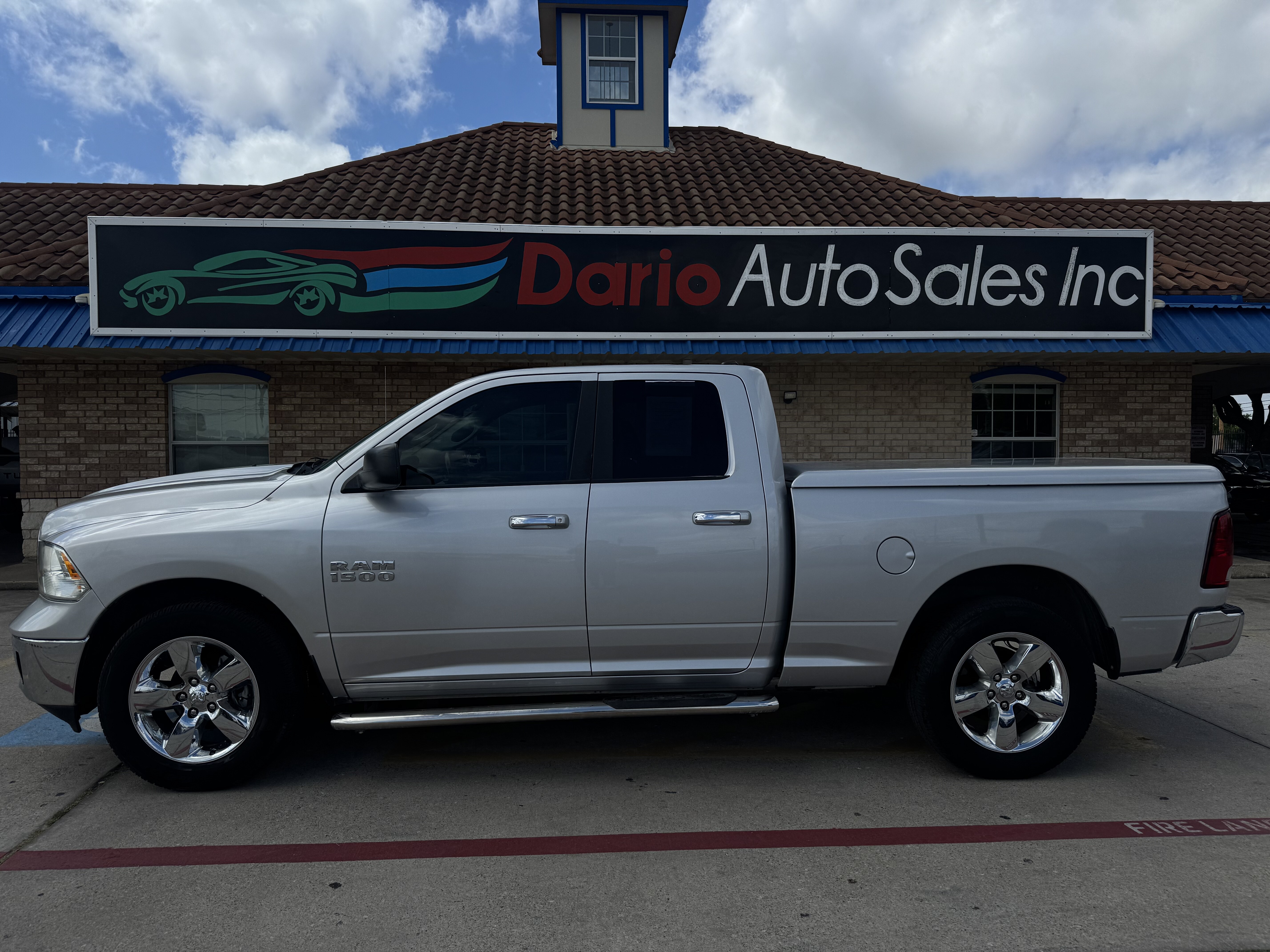 2014 Ram 1500 Pickup-V8 Quad Cab SLT 2WD - Image 2