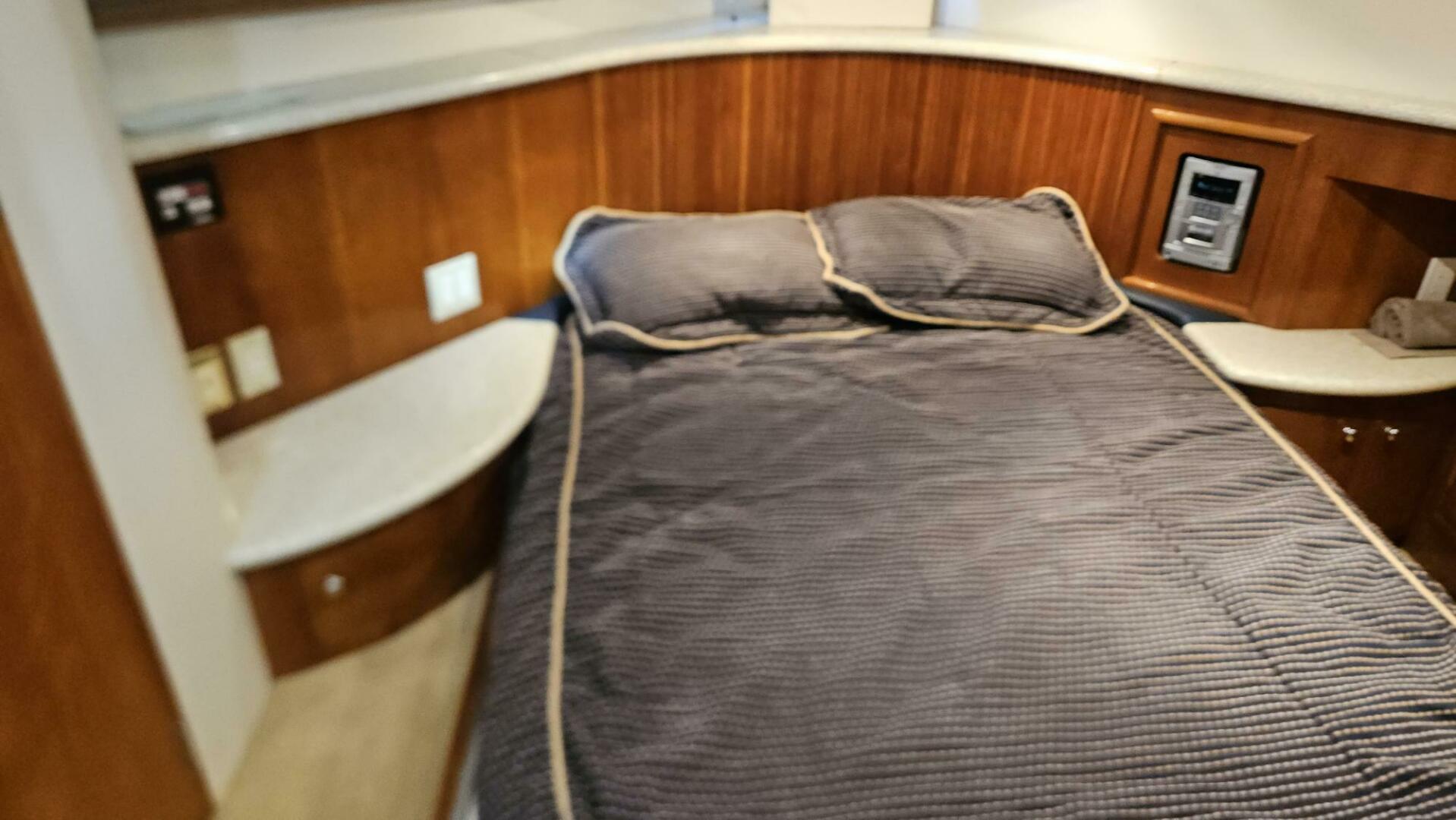 2000 Carver 450 Voyager - Image 2