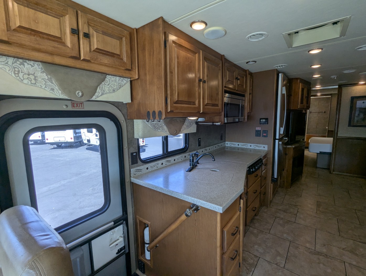 2014 Tiffin Allegro 36 LA - Image 15