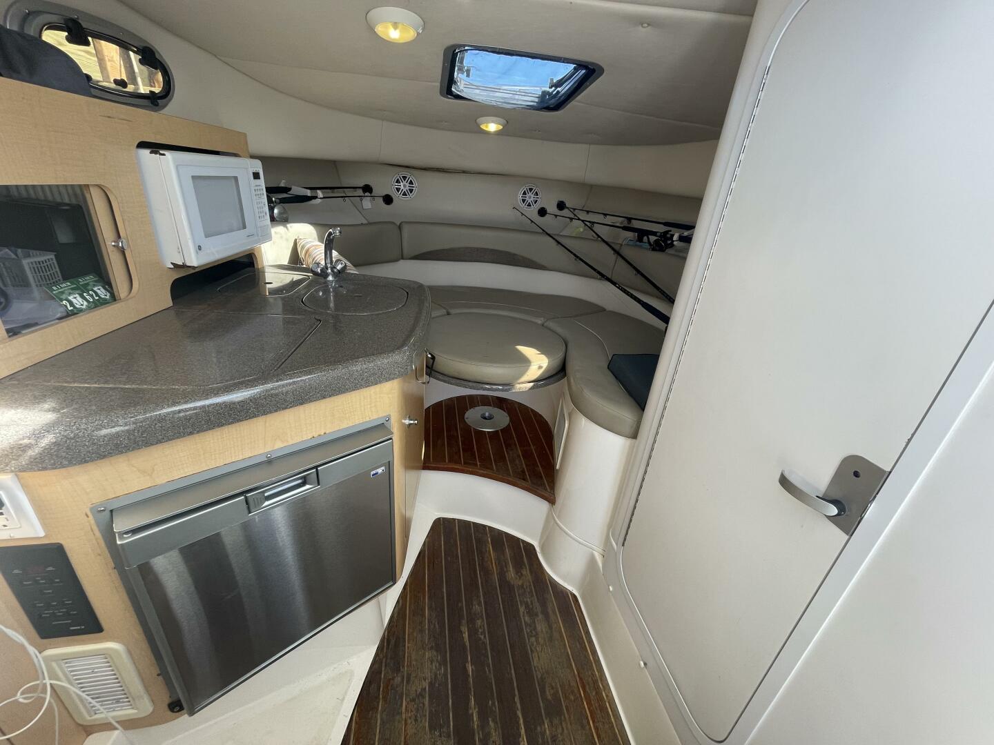 2001 Boston Whaler 285 Conquest - Image 16