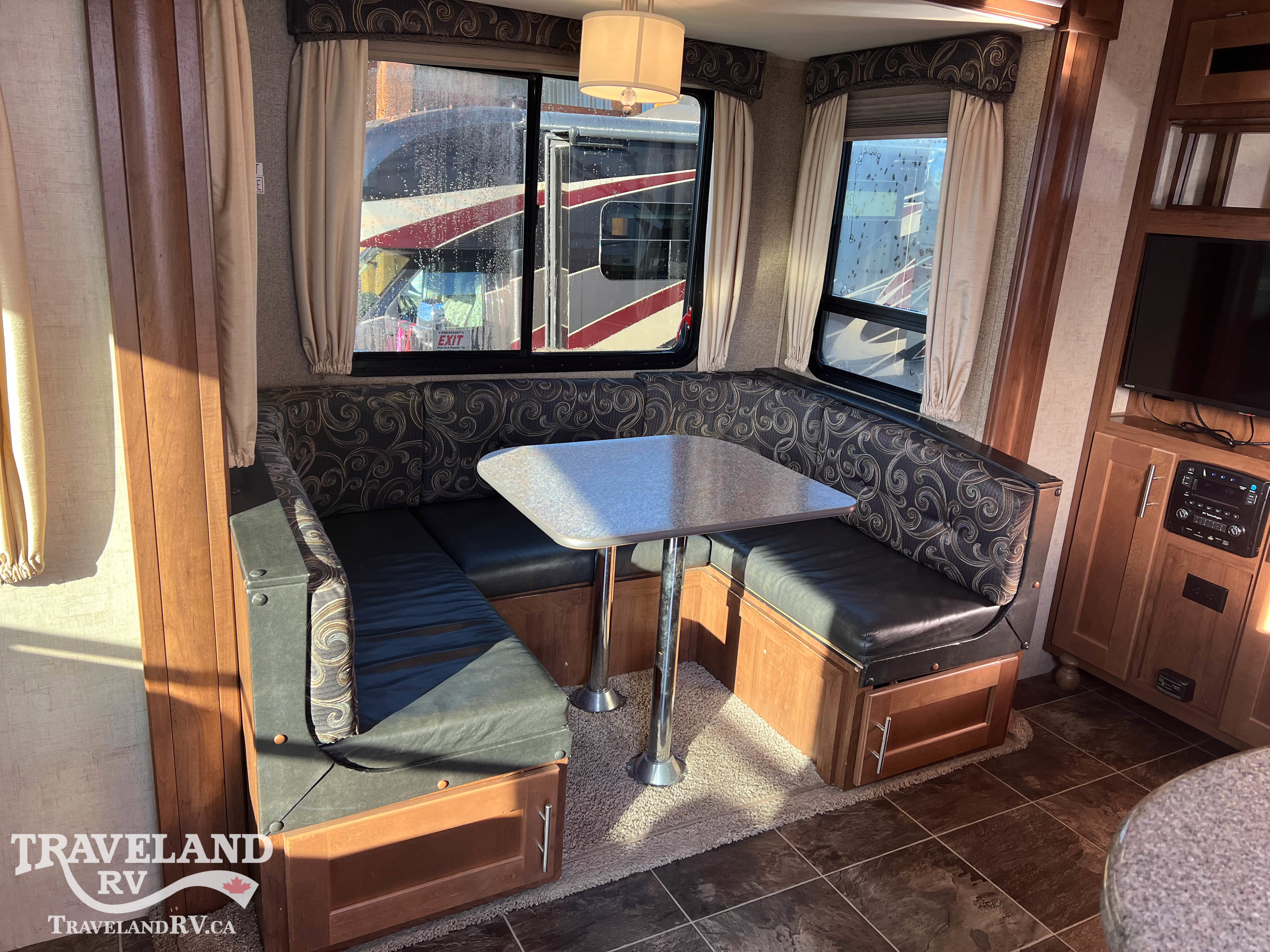 2016 Forest River WILDCAT 242RL - Image 10