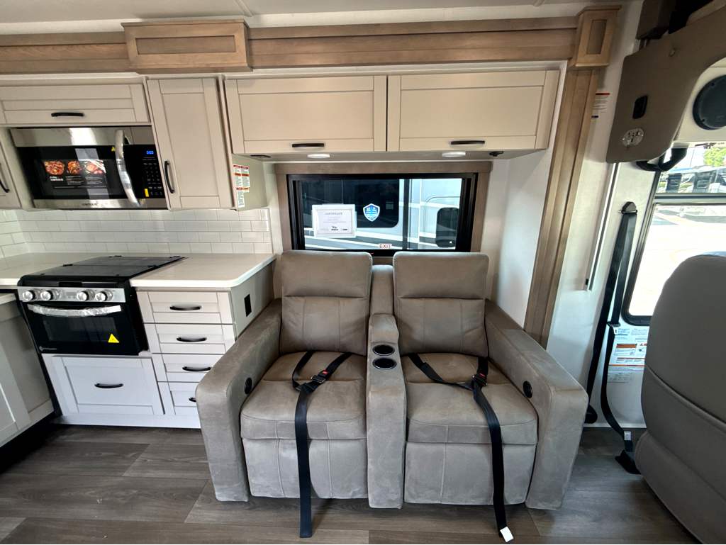 2027 JAYCO PRECEPT 31UL - Image 17