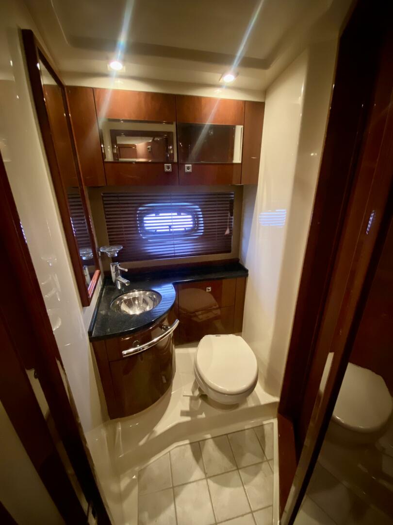 2010 Sea Ray 450 Sundancer - Image 62