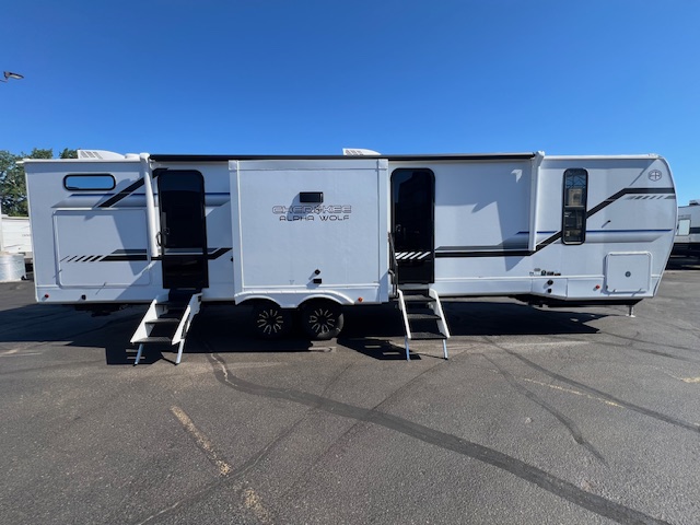 2026 Forest River Cherokee Alpha Wolf 33bh