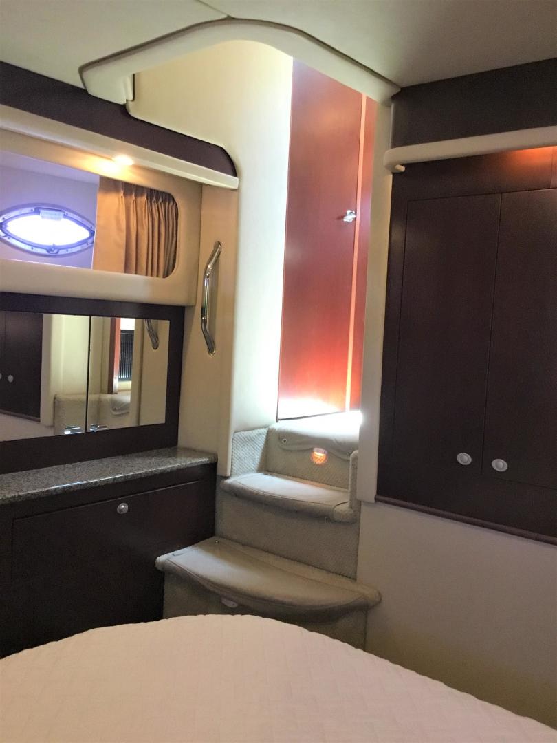2005 Sea Ray 40 Motor Yacht - Image 22