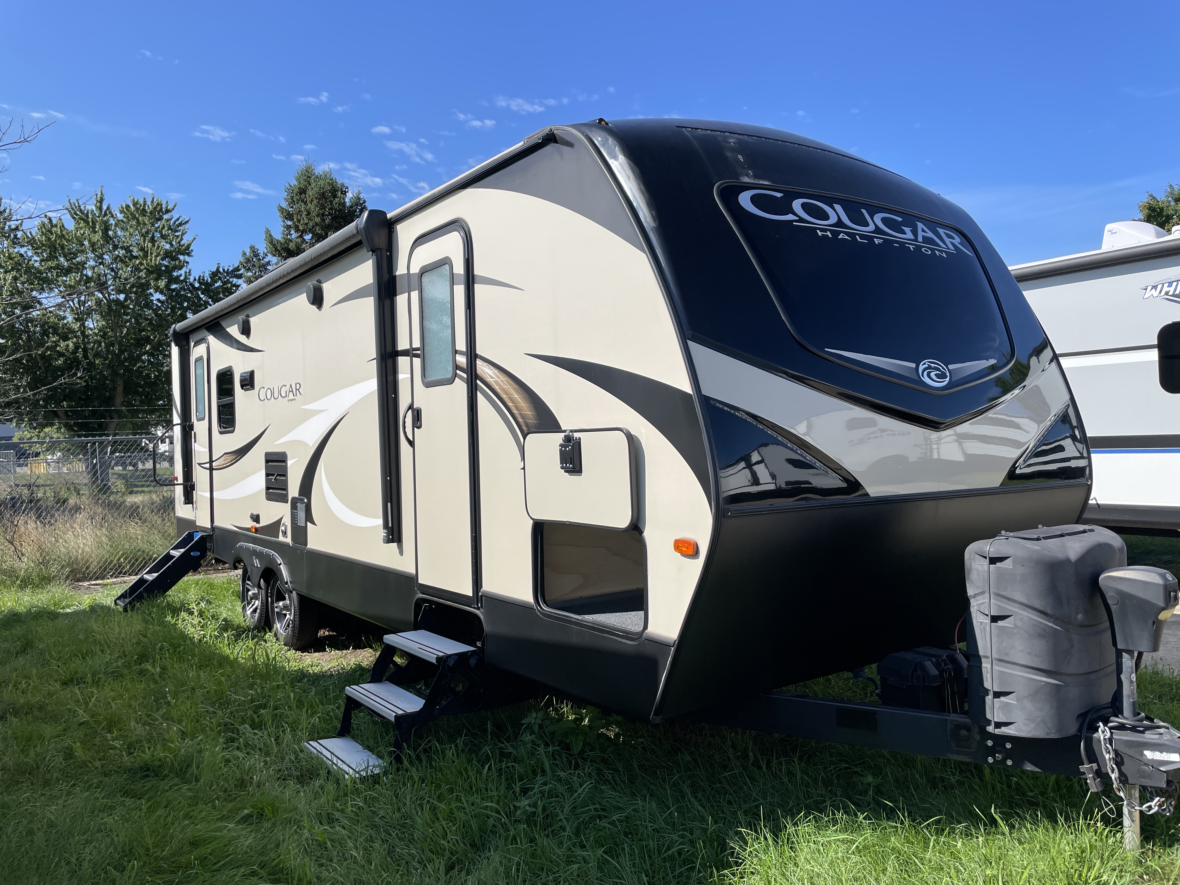 2019 Keystone RV Cougar X-Lite 27SAB - Image 1