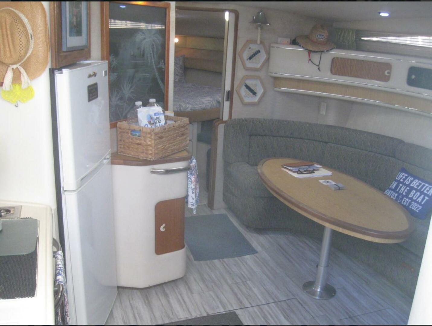 1993 Sea Ray 440 Sundancer - Image 12