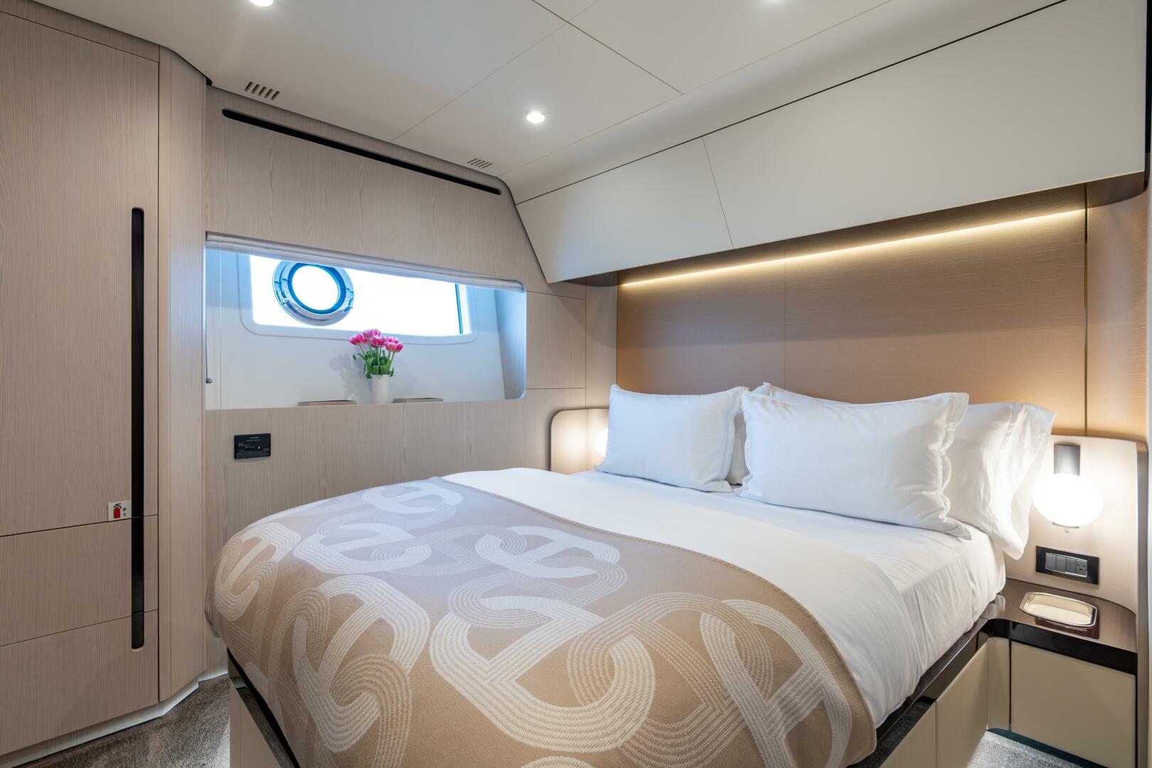 2022 Azimut 78 - Image 35