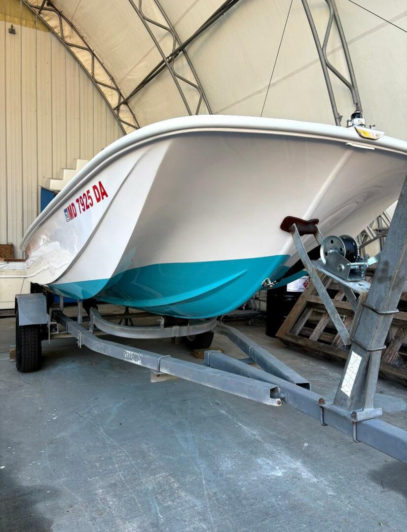 2017 Boston Whaler - Image 11