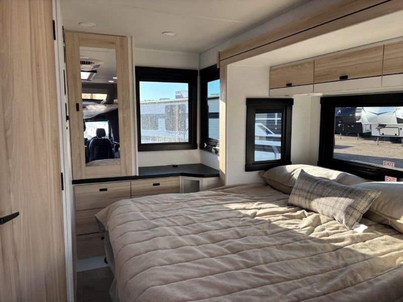 2026 Entegra Coach Qwest 25L - Image 11