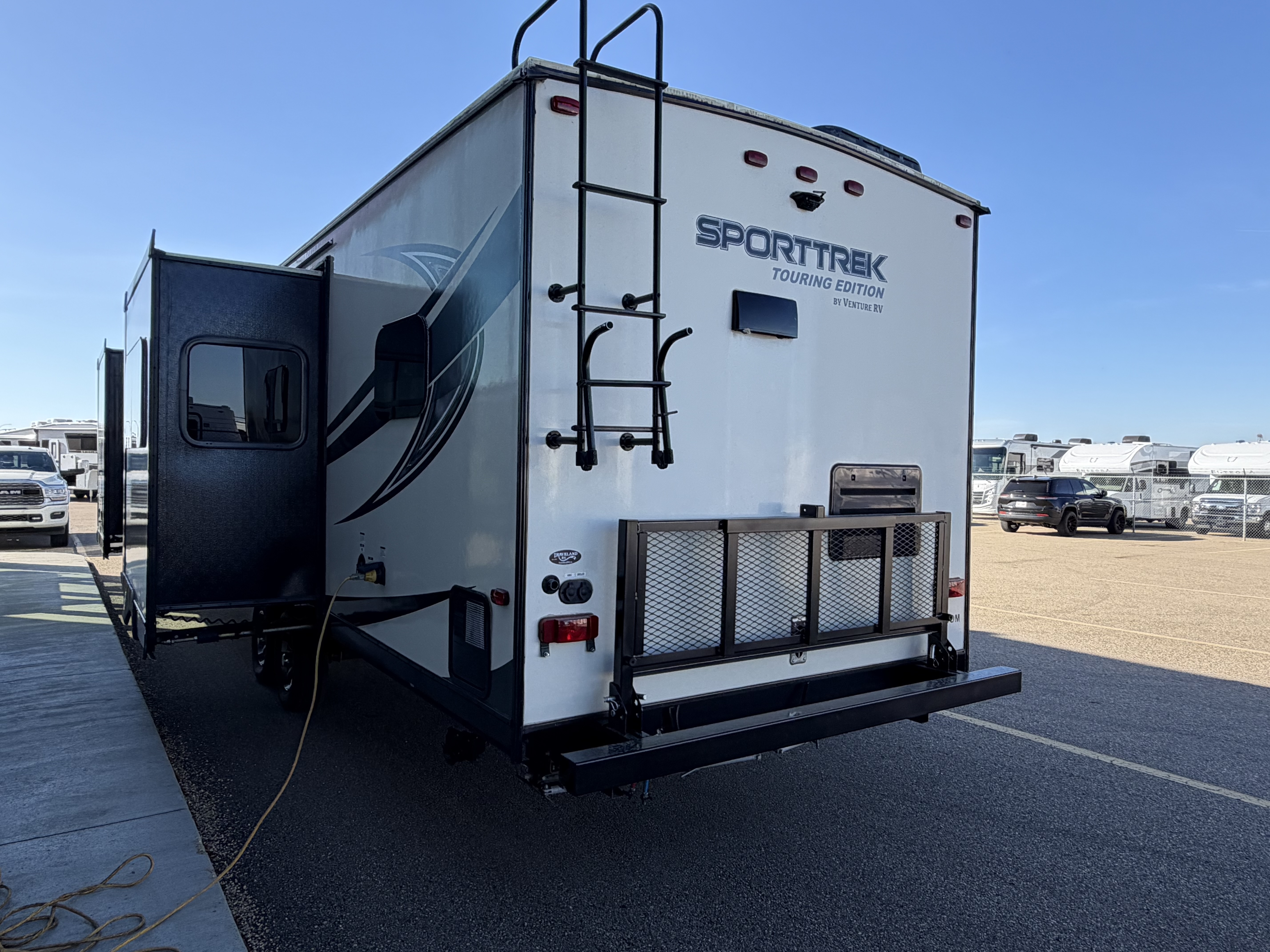 2018 VENTURE RV SPORT TREK TOURING 336 VRK - Image 8