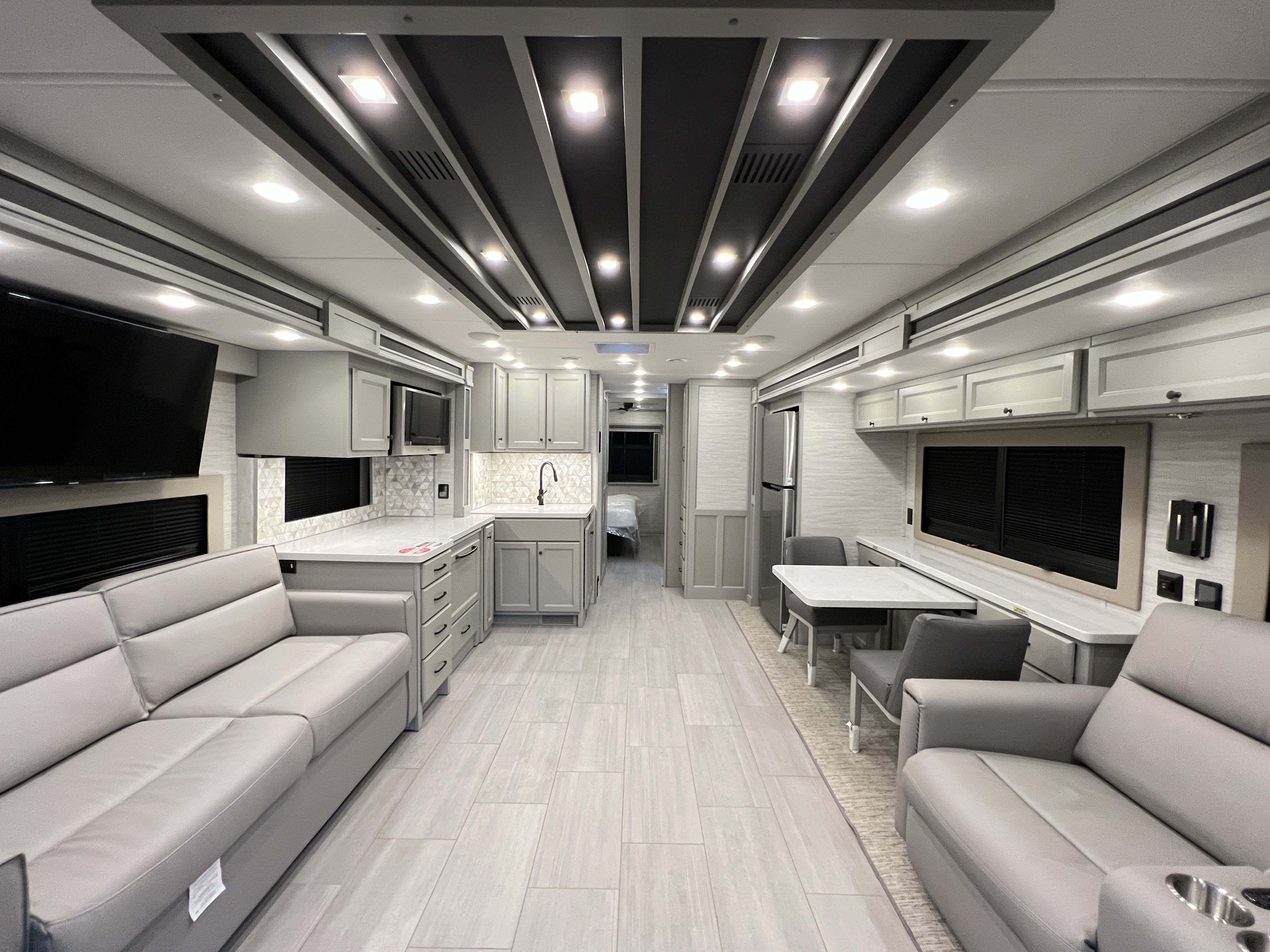 2027 Tiffin Allegro Bay 38 AB - Image 3