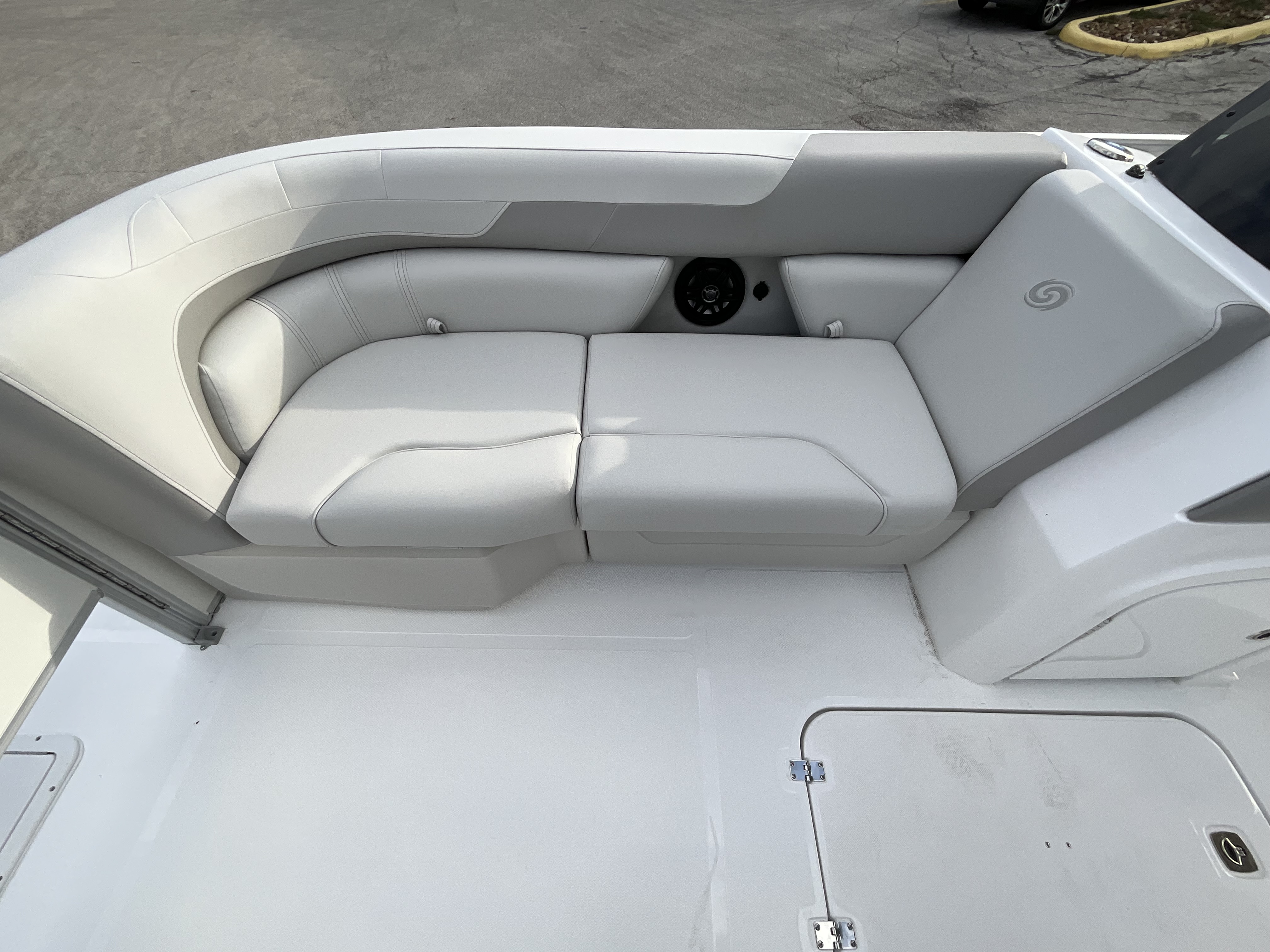 2027 Hurricane FunDeck 2360 REF - Image 28
