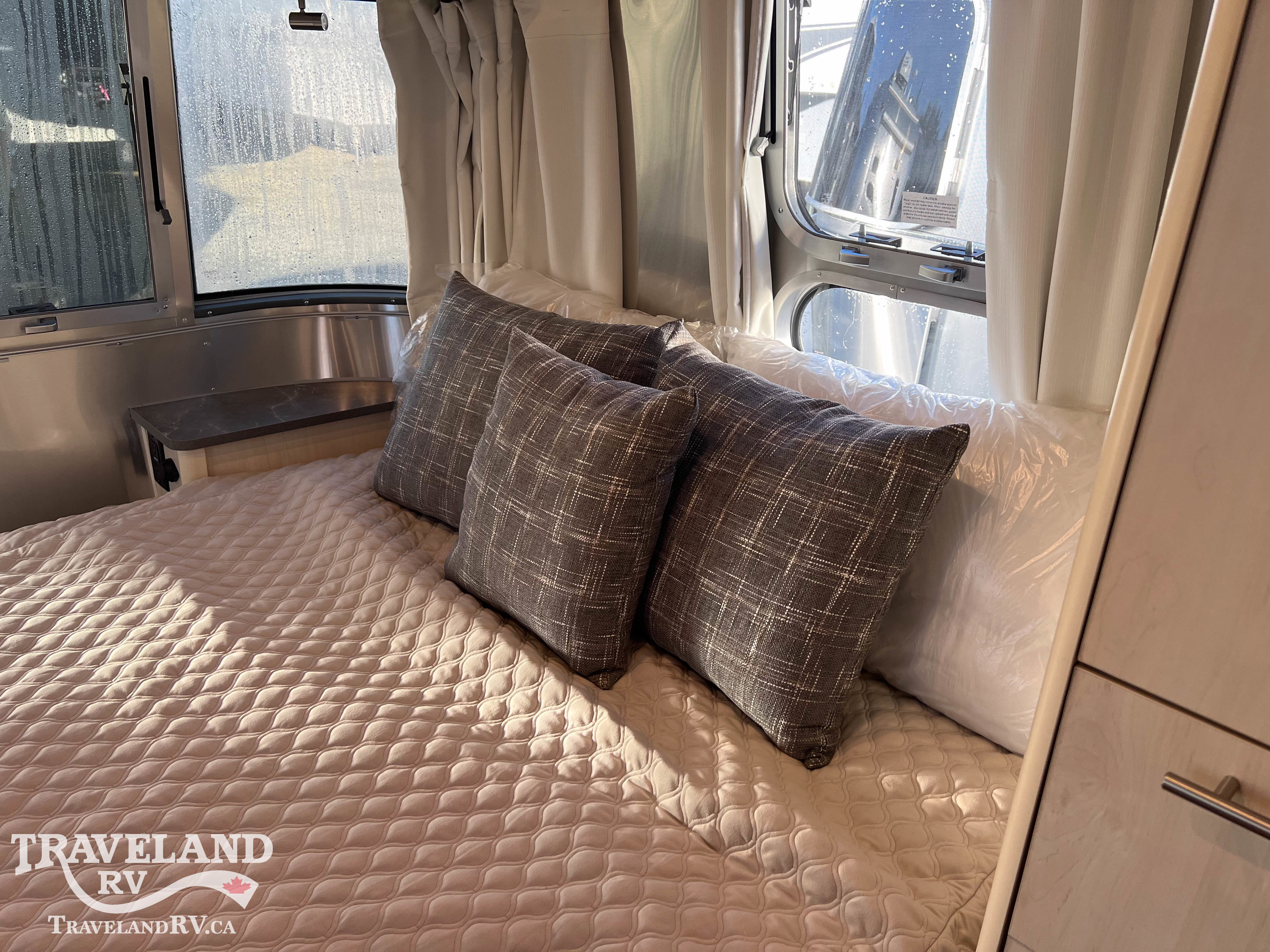 2026 Airstream Flying Cloud 25FB - Image 19