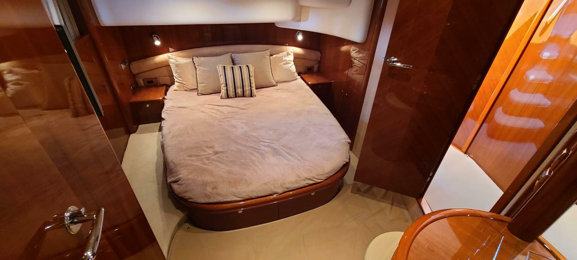 2006 Viking Sport Cruisers 61 Flybridge - Image 14