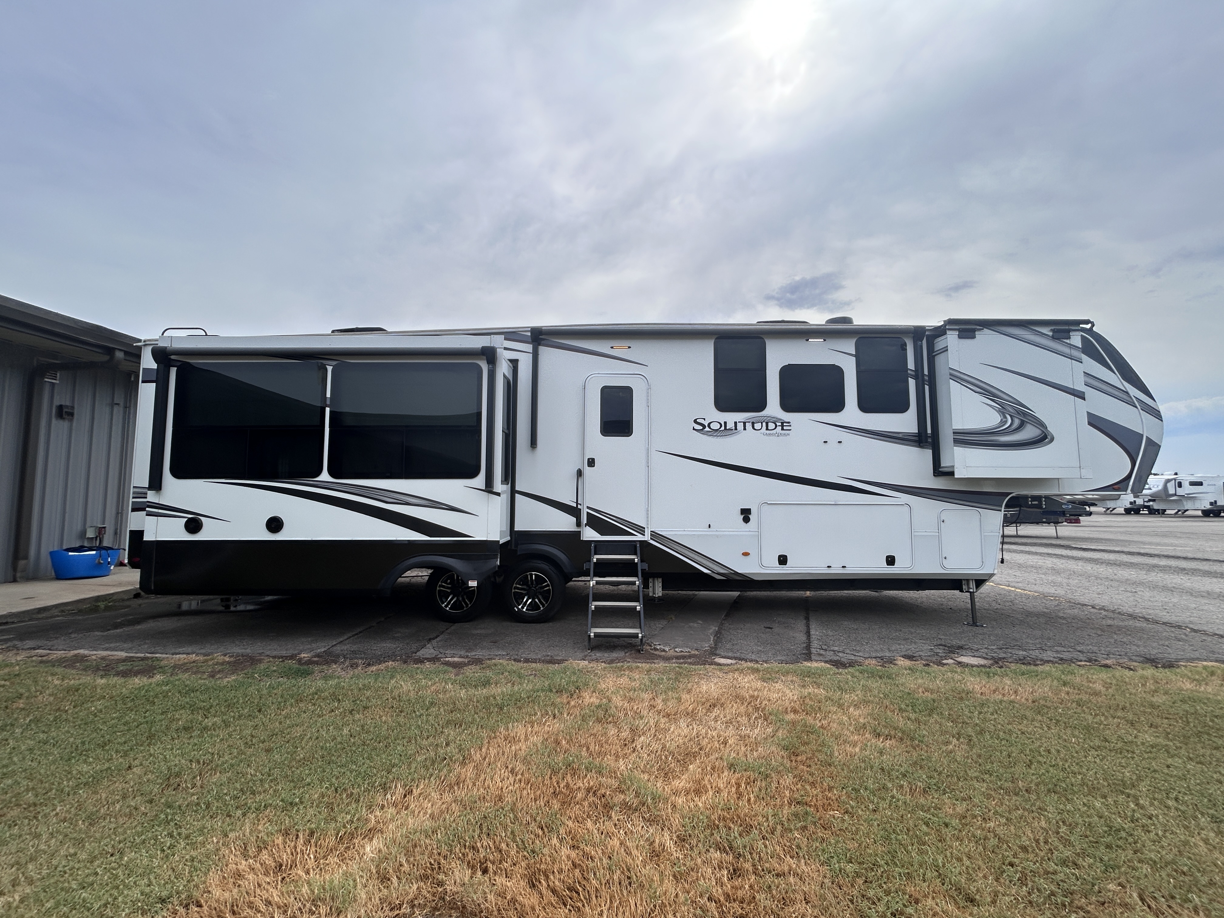 2021 Grand Design 373FB SOLITUDE - Image 2
