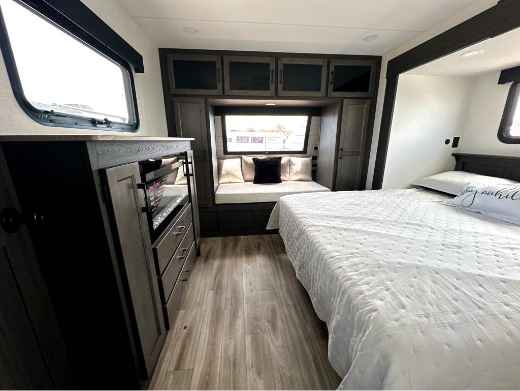 2027 VENTURE RV SPORTTREK 292VRB - Image 21