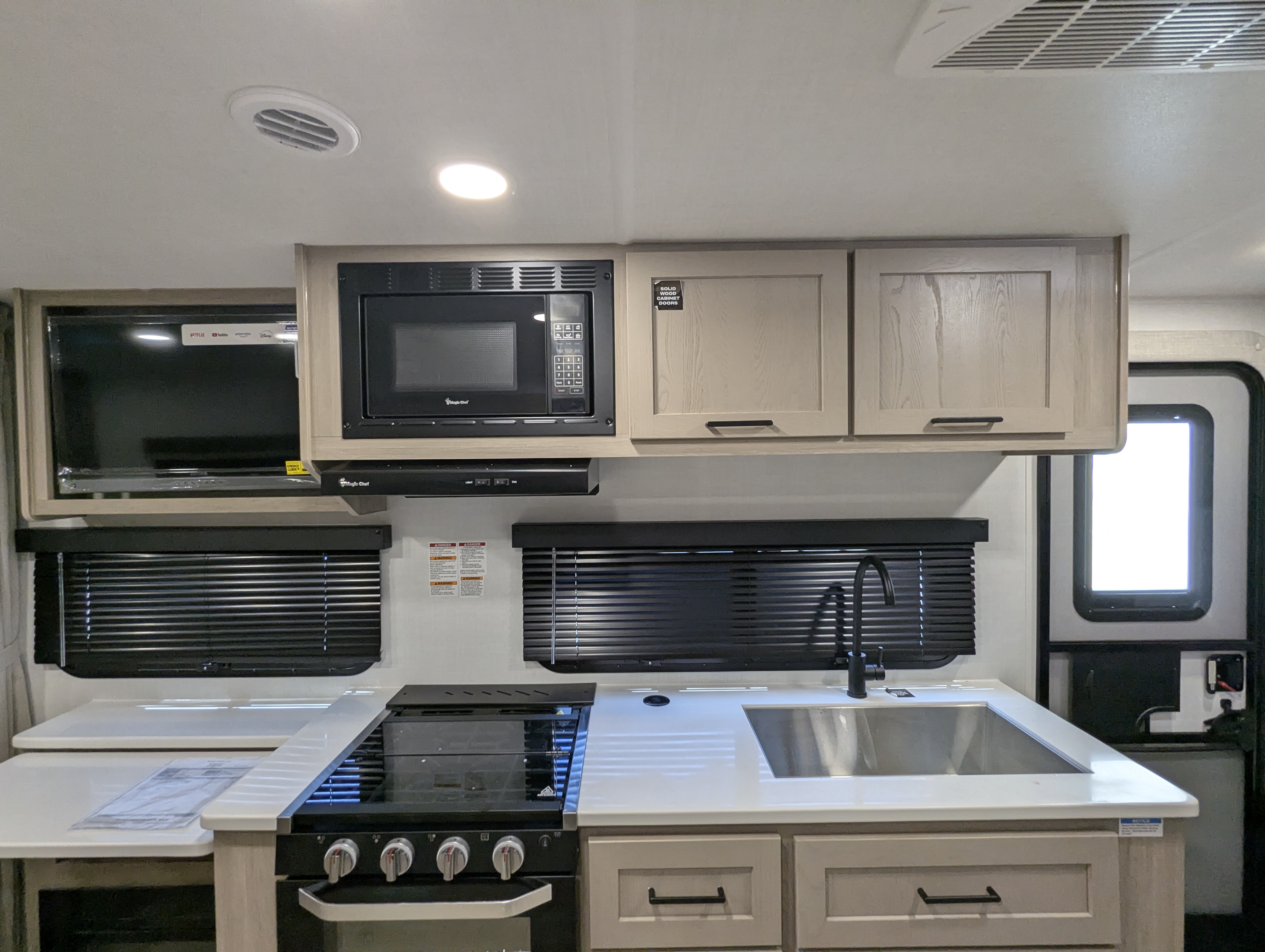 2026 Forest River Rockwood Mini Lite 2205S - Image 12