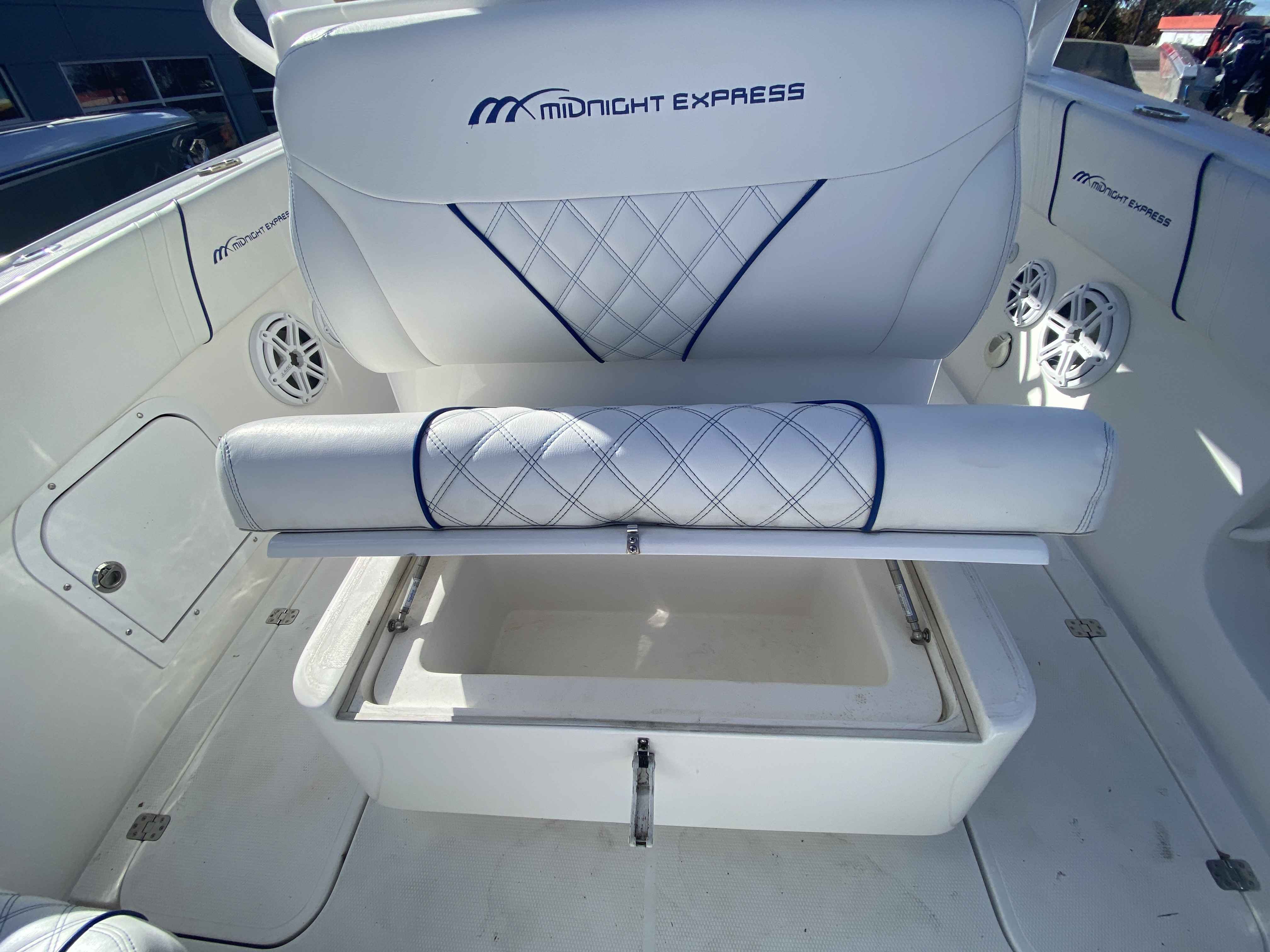 2017 Midnight Express 39 Cuddy  - Image 14
