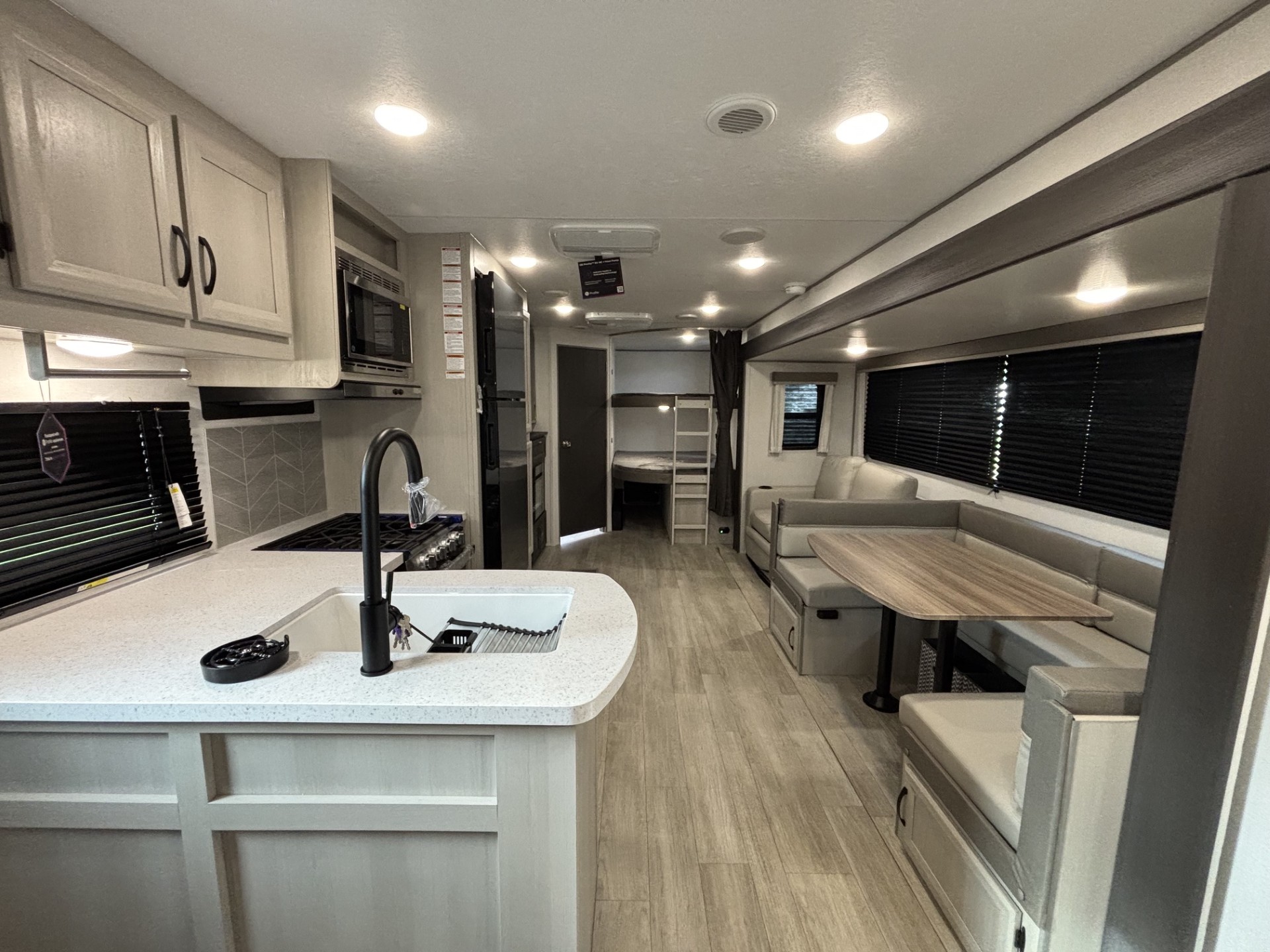 2027 Coachmen Catalina Legacy Edition 273DBHCK - Image 12