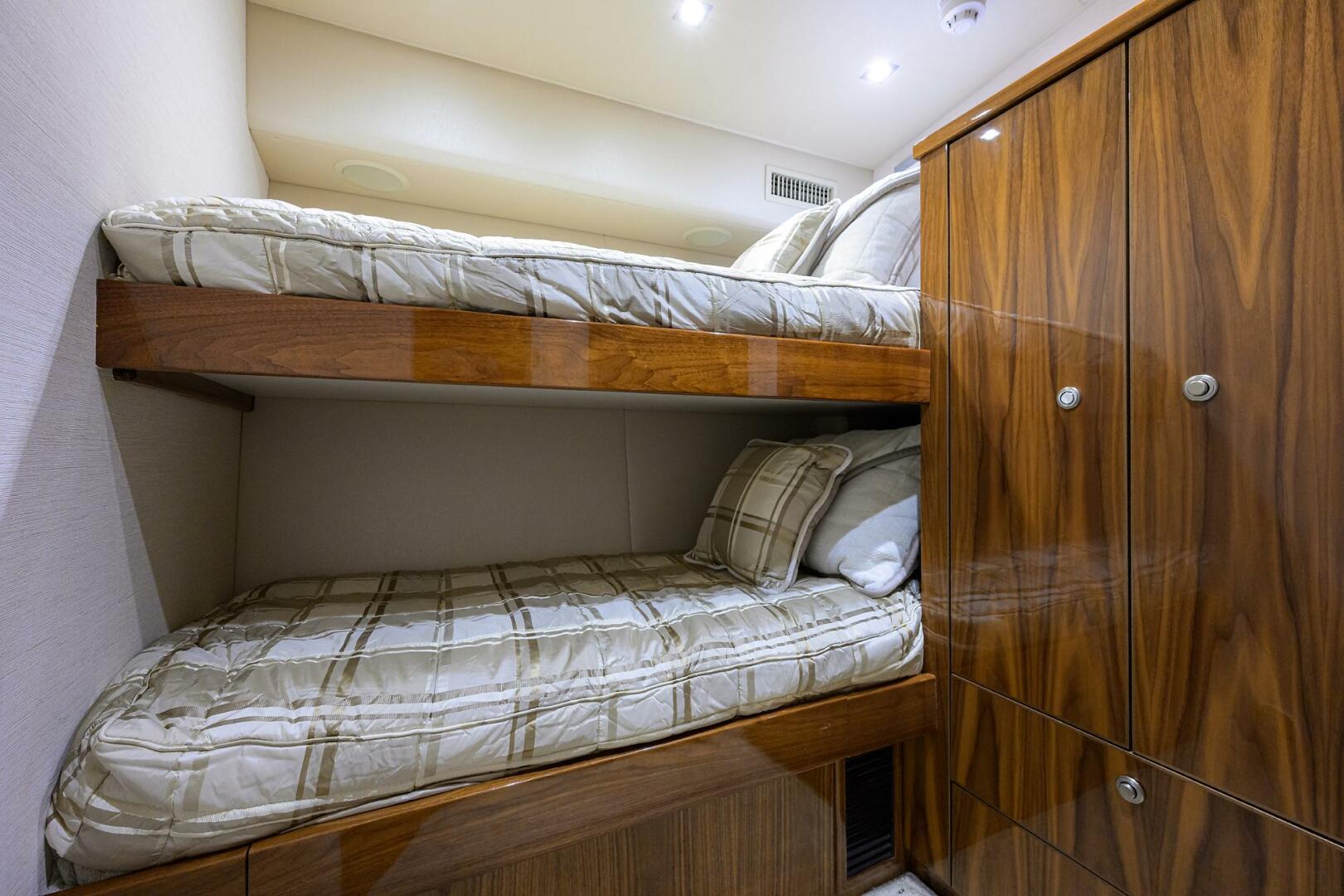 2021 Viking 72 Convertible - Image 21