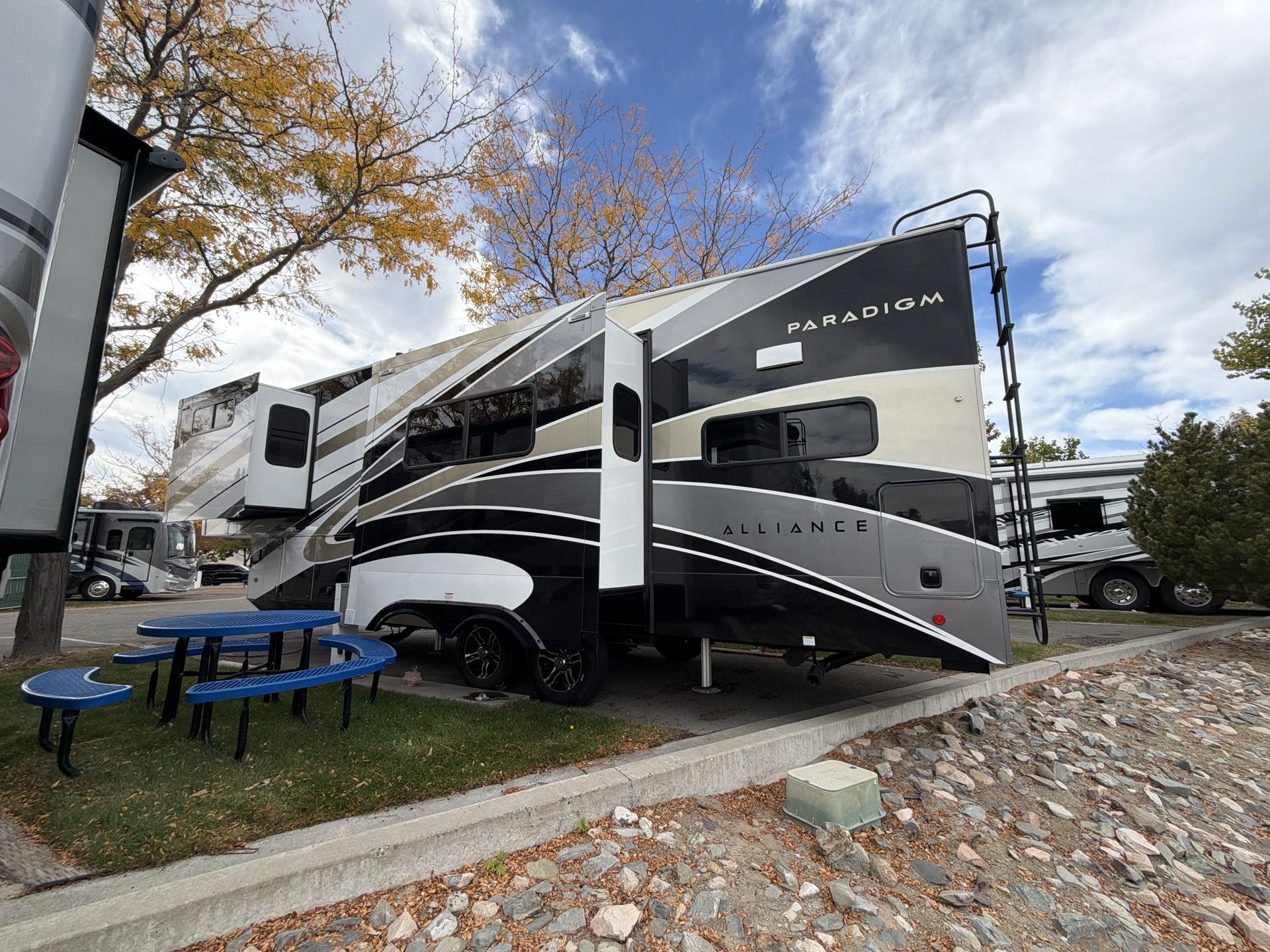 2027 Alliance RV Paradigm 312RK - Image 4