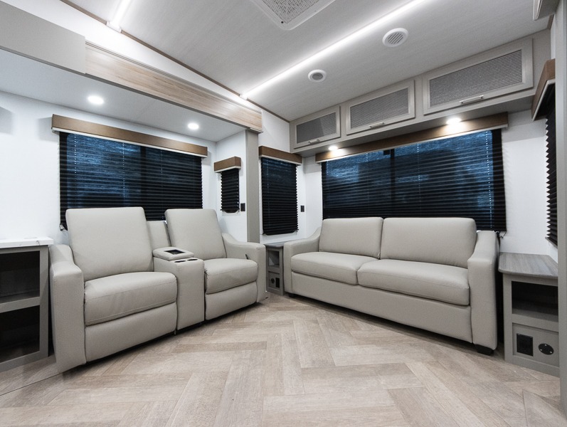2025 Keystone Sprinter 3210RLS - Image 9